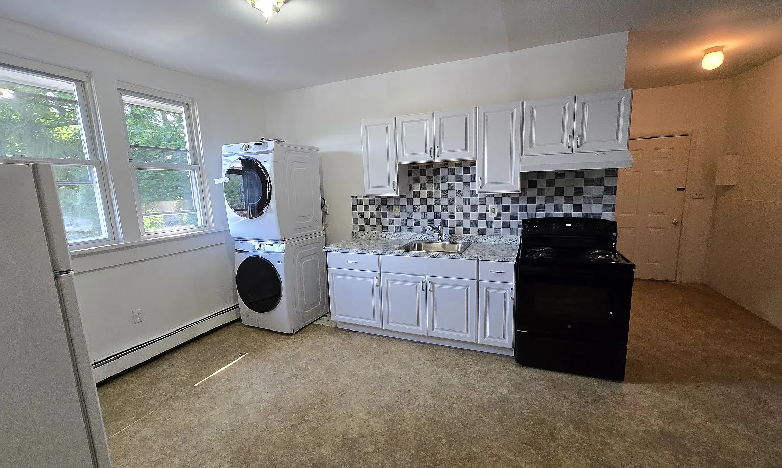3 bed, 1200 sqft, $2,100 — Photo 2