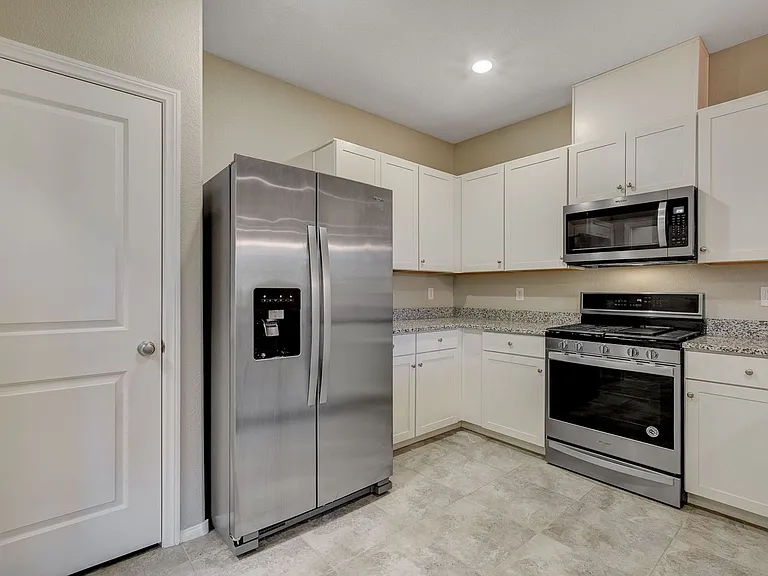 2806 Alenga St — Photo 17