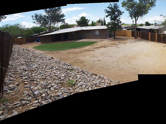 Huge Fenced Back Yard