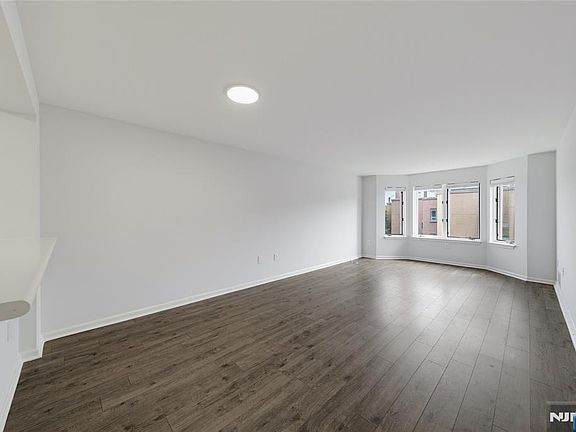 3rd image of 503 Hancock Court #503