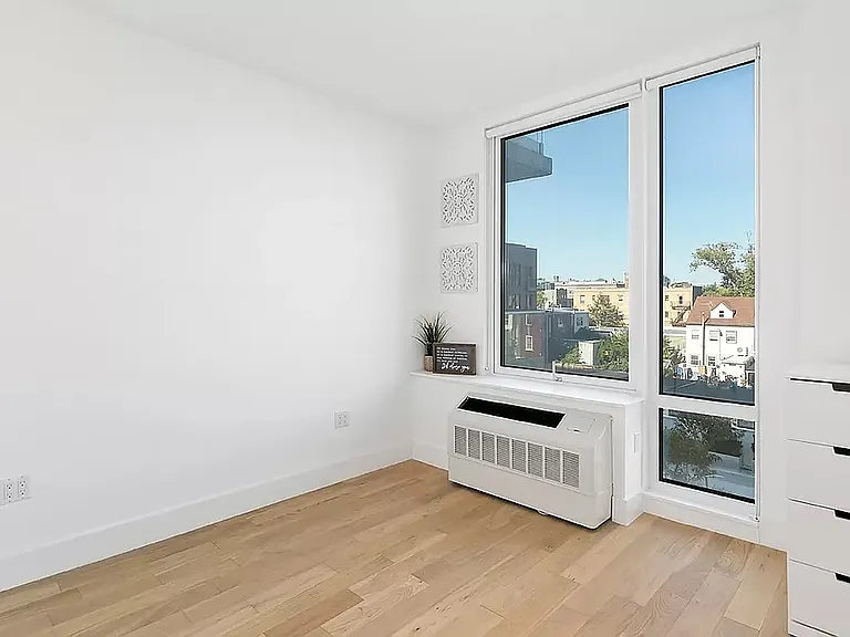 14-01 Broadway #8F — Photo 6