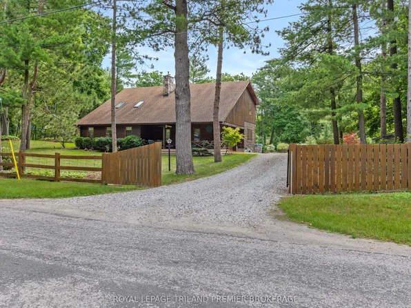 9936 Ontario St, Lambton Shores, ON N0M 2L0