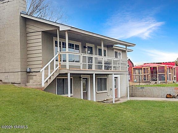 3rd image of 2720 Selah Loop Rd