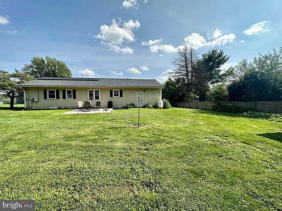2nd image of 761 Hillcrest Dr