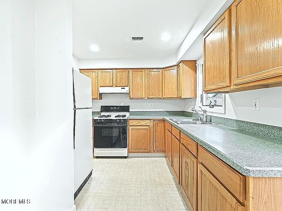 5th image of 902 Sunset Avenue