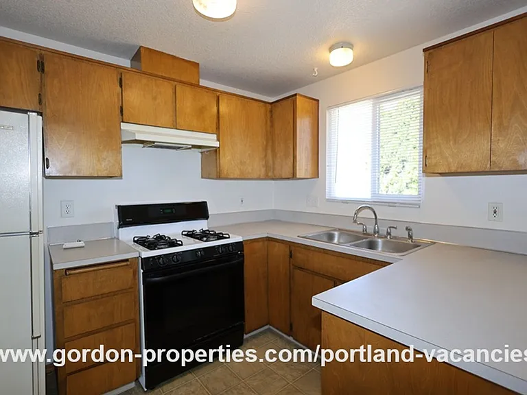 9641 SE Schiller St — Photo 11