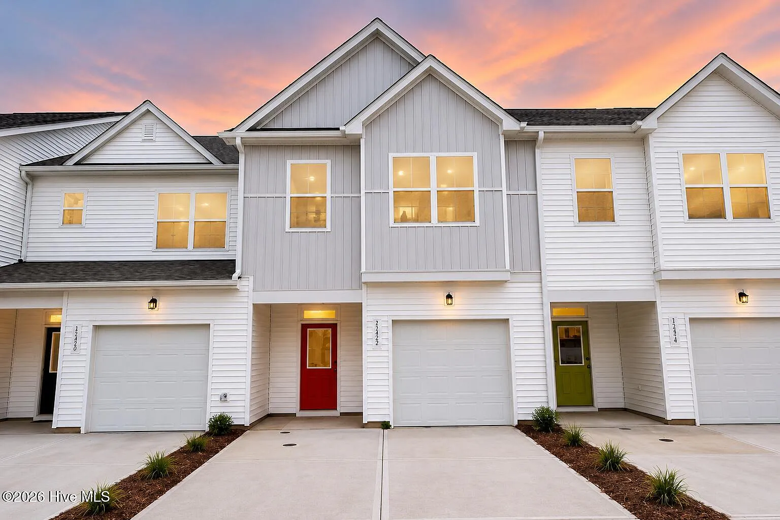 2 bed, 2.5 bath, 1826 sqft, $2,225 — Photo 1