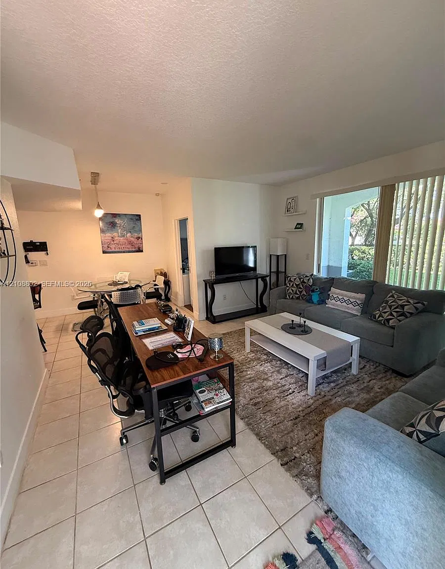Villas De Tuscany Condo — Photo 2