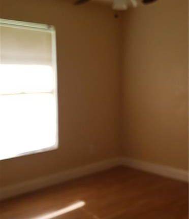 4th image of 571 Everglades Blvd N
