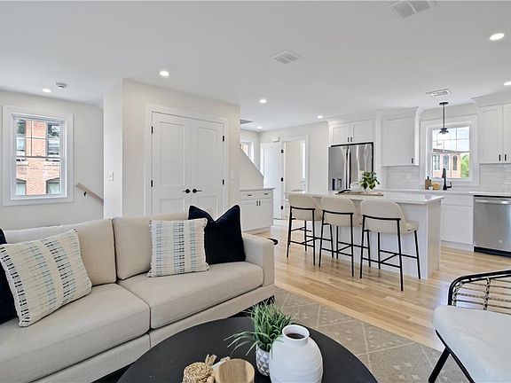 4th image of 91 Croade St
