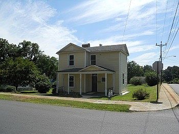 1st image of 211 Smyth St