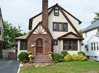 41 Blossom Heath Ave, Lynbrook, NY 11563