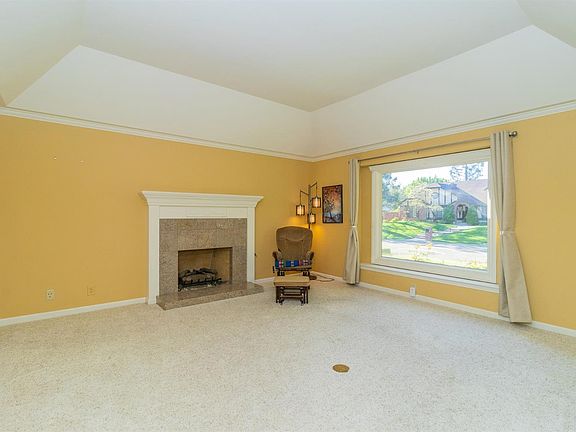 2nd image of 456 E Balfour Ave