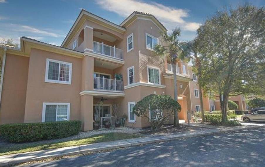 1st image of 615 Fairway Dr APT 101