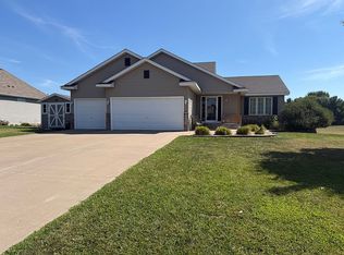 29684 Shoreview Cir, Lindstrom, MN 55045