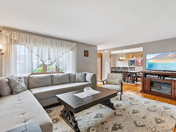 3rd image of 5165 Leona Dr