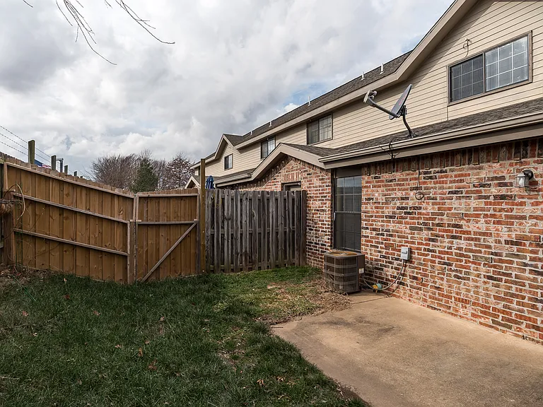 4040 Glenstone Ter — Photo 21