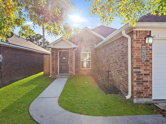 4th image of 18215 Beaverdell Dr