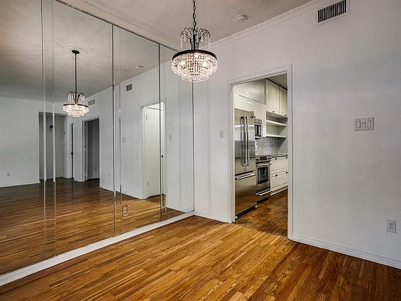 3rd image of 4413 Bellaire Dr S APT 204S
