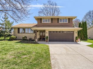 1615 E Ironwood Dr, Mount Prospect, IL