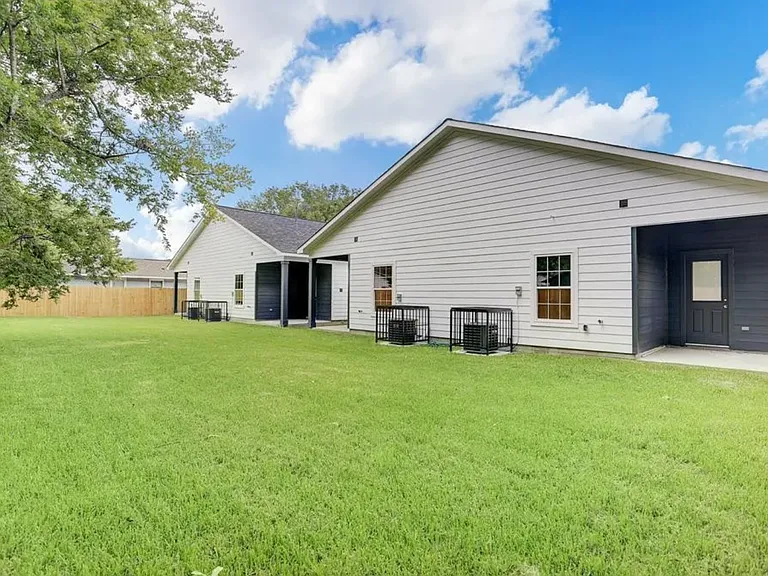 4423 Clover St #1 — Photo 9