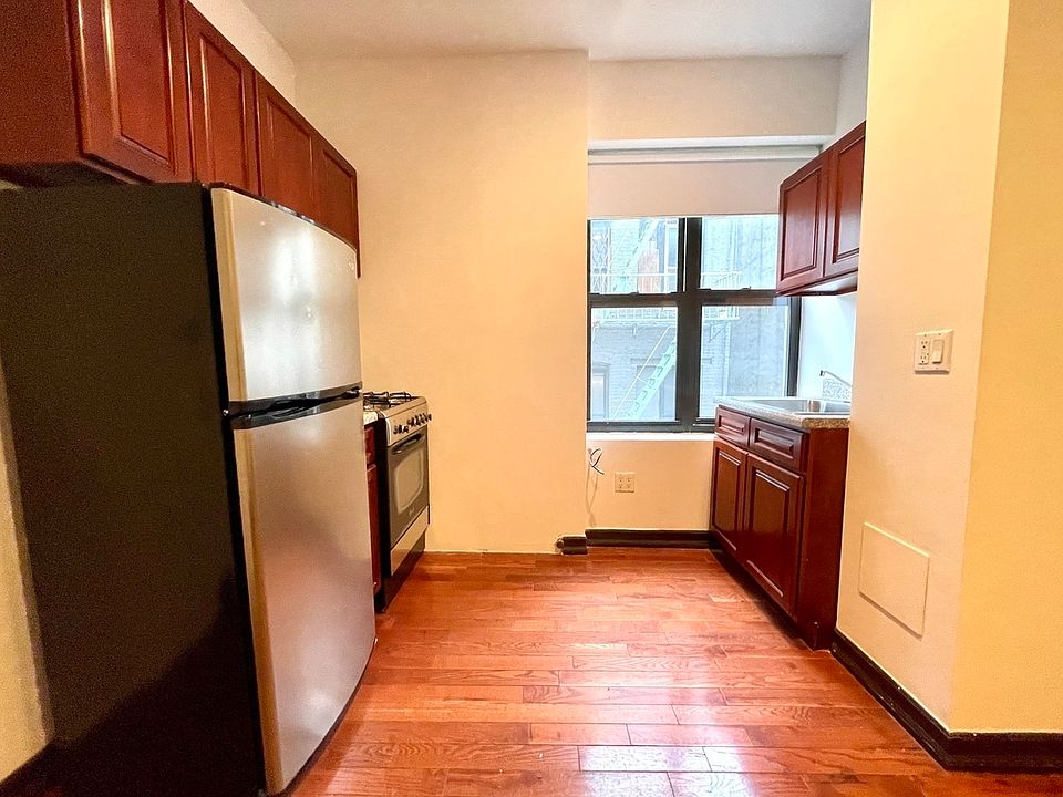 2nd image of 70-80 Kenmare St #19