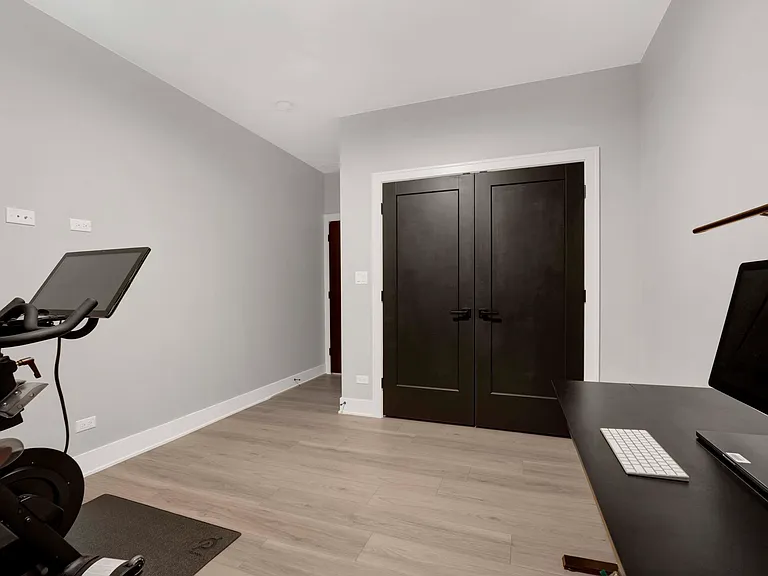 1109 W 16th St #1 — Photo 18