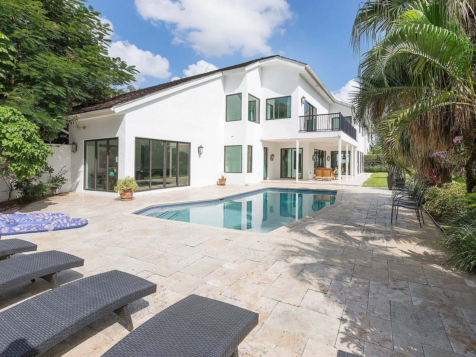 8 bed, 11.5 bath, 5749 sqft, $45,000 — Photo 3