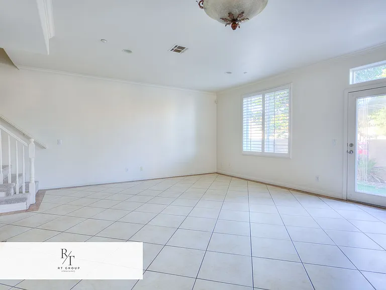515 Florence Ave — Photo 7