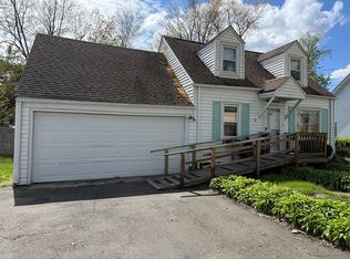 17 Royal St, Agawam, MA 01001