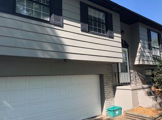 1012 N 105th St, Omaha, NE 68114