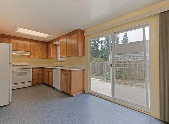 3rd image of 20220 75th Pl W