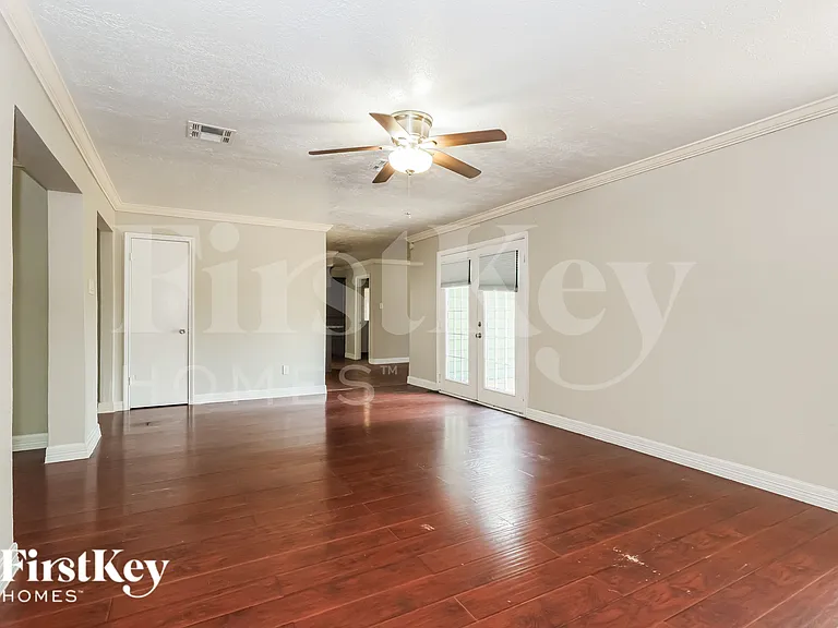 10122 Woodhollow Dr — Photo 5