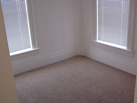 3rd image of 365 S Elizabeth St APT 4