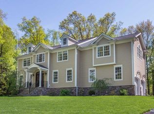 574 Poplar Ct, Wyckoff, NJ 07481
