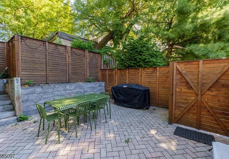 51 Greenwood Ave — Photo 2