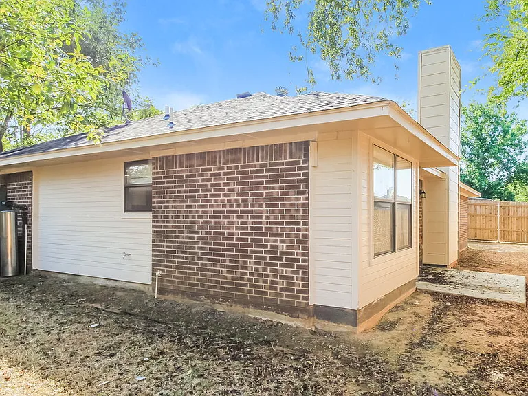2800 Terry Ct — Photo 16