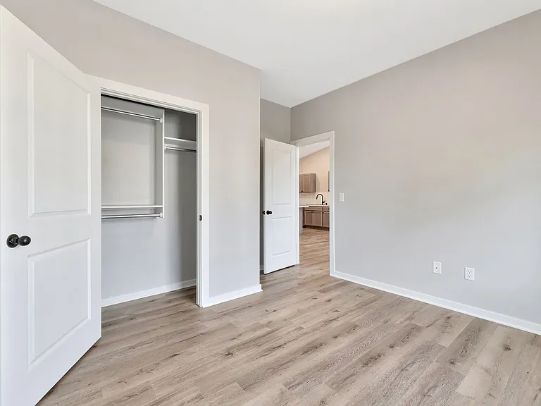 1023 S Edwards St #200 — Photo 4