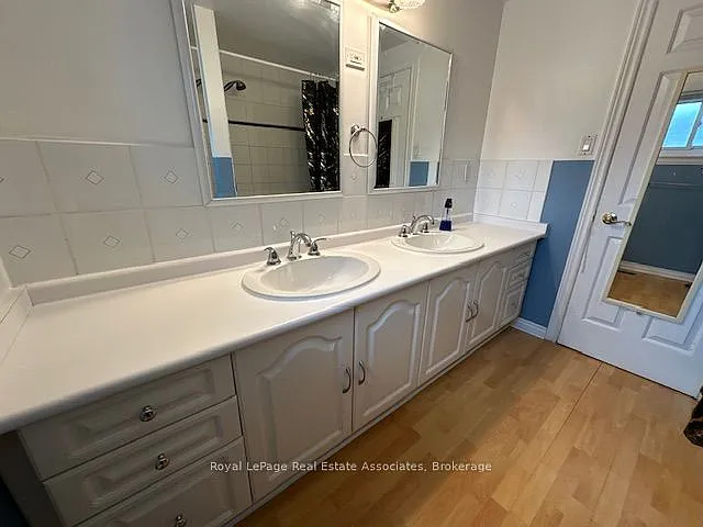 13 Edwin Dr — Photo 11