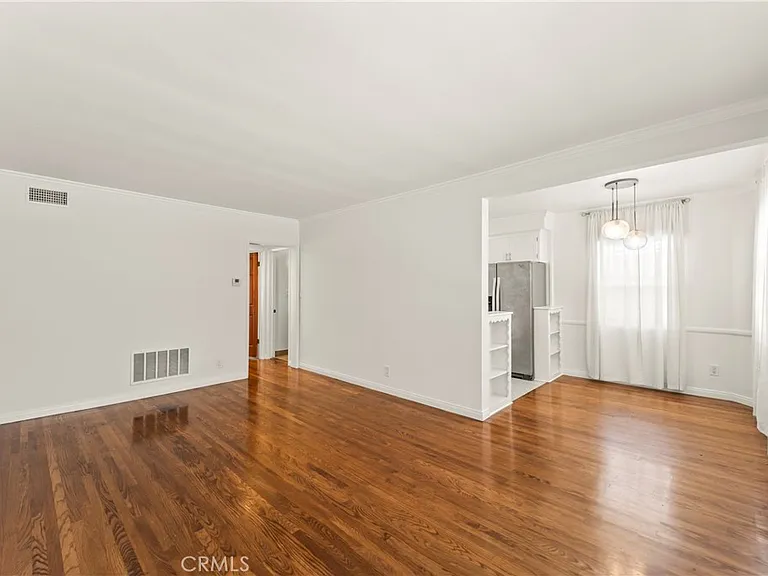 1745 N Mariposa Ave — Photo 4