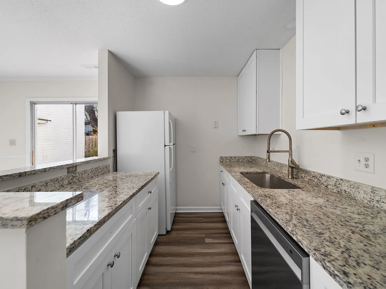 2 bed, 2.5 bath, 1078 sqft, $1,275 — Photo 3
