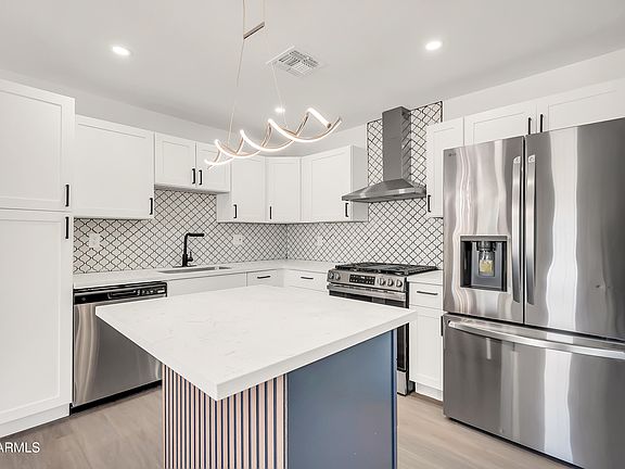 3rd image of 2813 N GREENFIELD Road