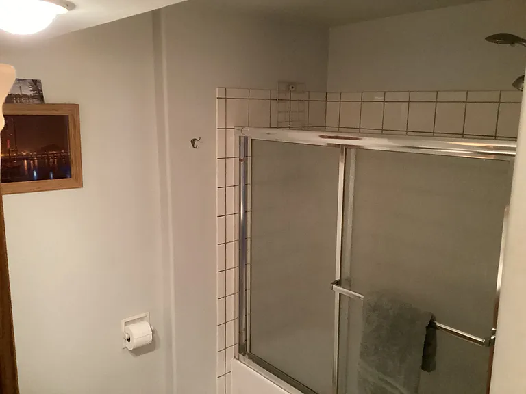 303 E Grove St — Photo 3