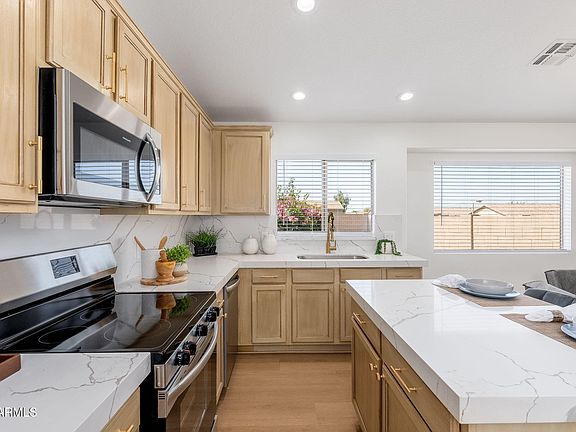 3rd image of 1704 E SOUTH MOUNTAIN Avenue