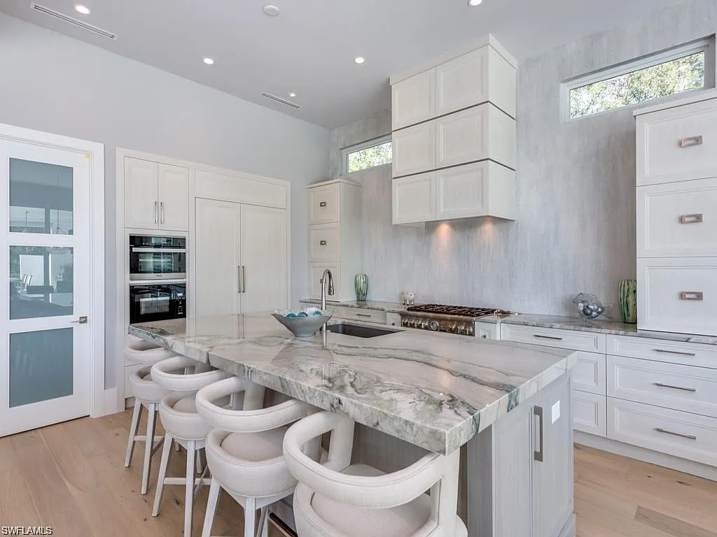 4 bed, 5.5 bath, 4500 sqft, $12,000 — Photo 4