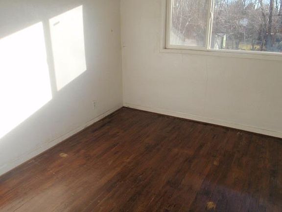 2nd image of 606 N Wall Ave