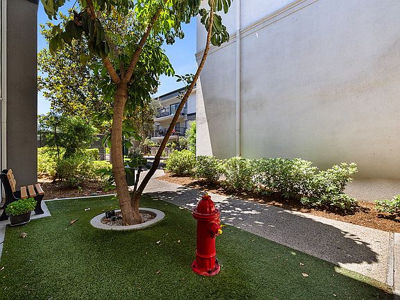 3rd image of 22222 Victory Blvd #C307