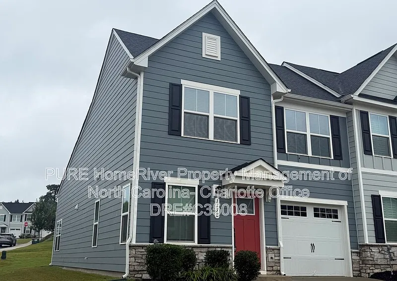 3 bed, 2.5 bath, 1653 sqft, $2,100 — Photo 4