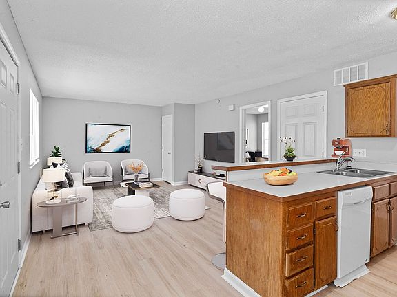 2nd image of 501 Vilas St #503-D