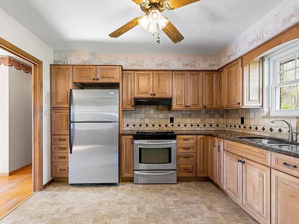 1st image of 616 Starlight Ln